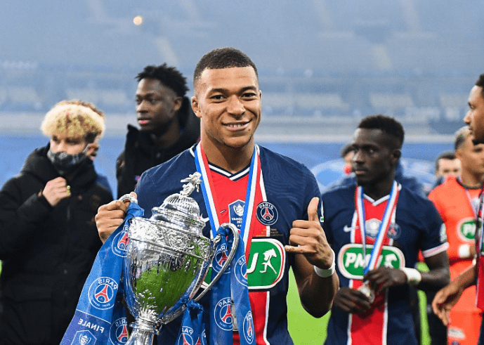 英雄联盟-今晚体能课后；莱比锡复出首秀备战法国杯；质疑声仍在；医务组通报恢复(撒贝宁康辉经典名句)