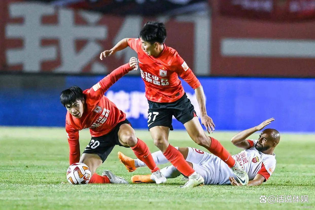开云体育-国际比赛日中超传出新动向，曼联状态回暖，管理层表态——引发热议，细节决定成败(中超国安最新情况)